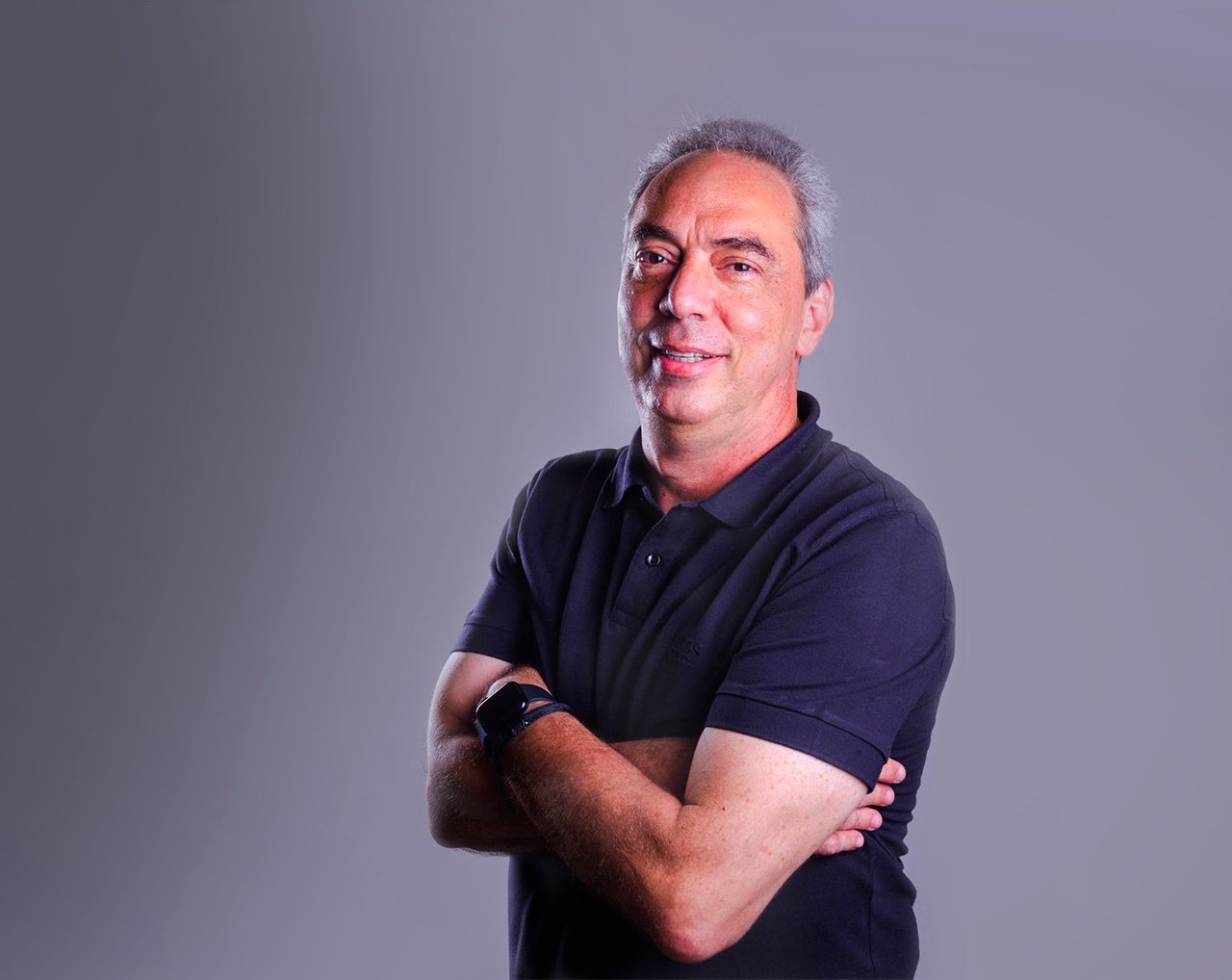 Tony Sousa, CSO na Myndware de braços cruzados para uma foto