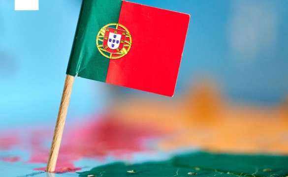 Descubra como Portugal, apesar da fuga de talentos, se torna um hub estratégico para empresas de tecnologia e inovação que buscam expandir para a Europa.